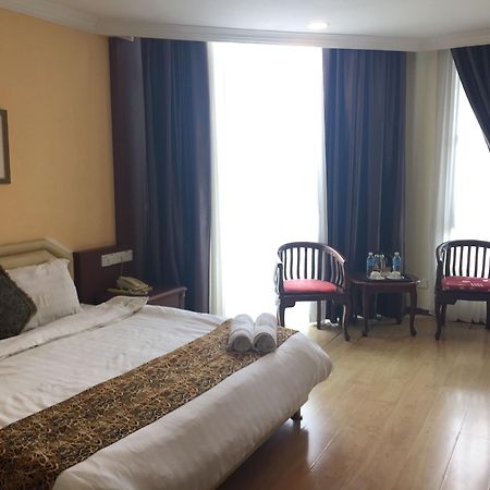 Regal Court Hotel Kuching Esterno foto