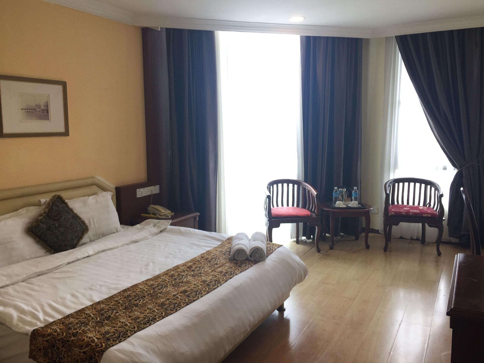 Regal Court Hotel Kuching Esterno foto