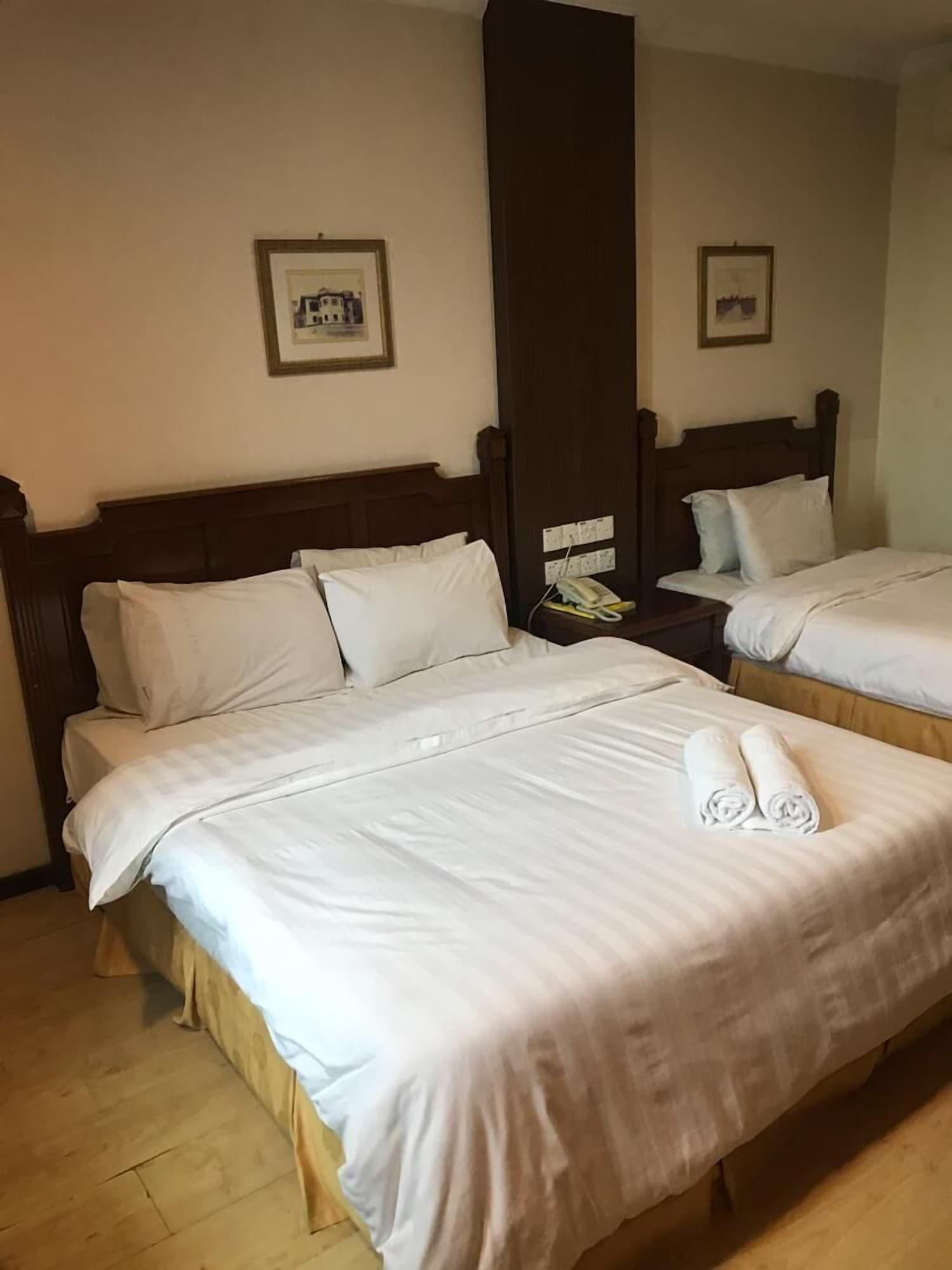 Regal Court Hotel Kuching Esterno foto