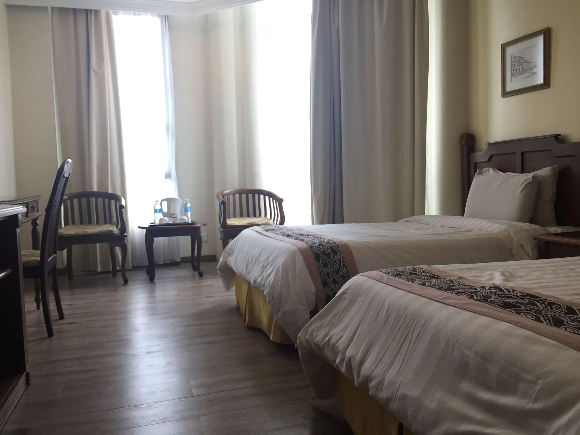 Regal Court Hotel Kuching Esterno foto