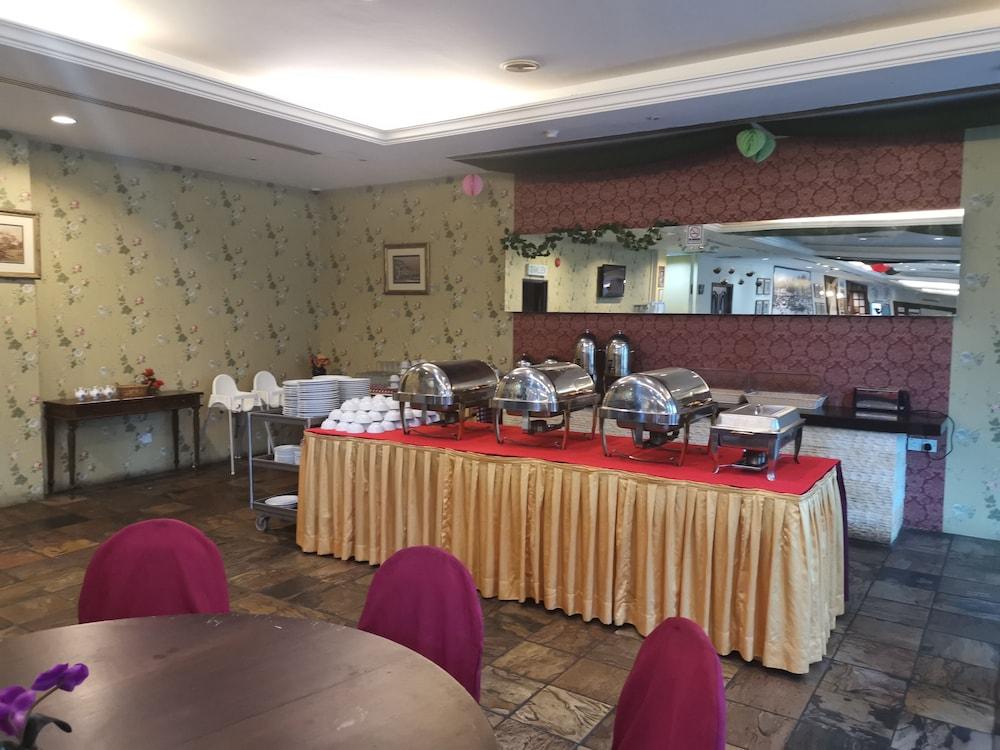 Regal Court Hotel Kuching Esterno foto