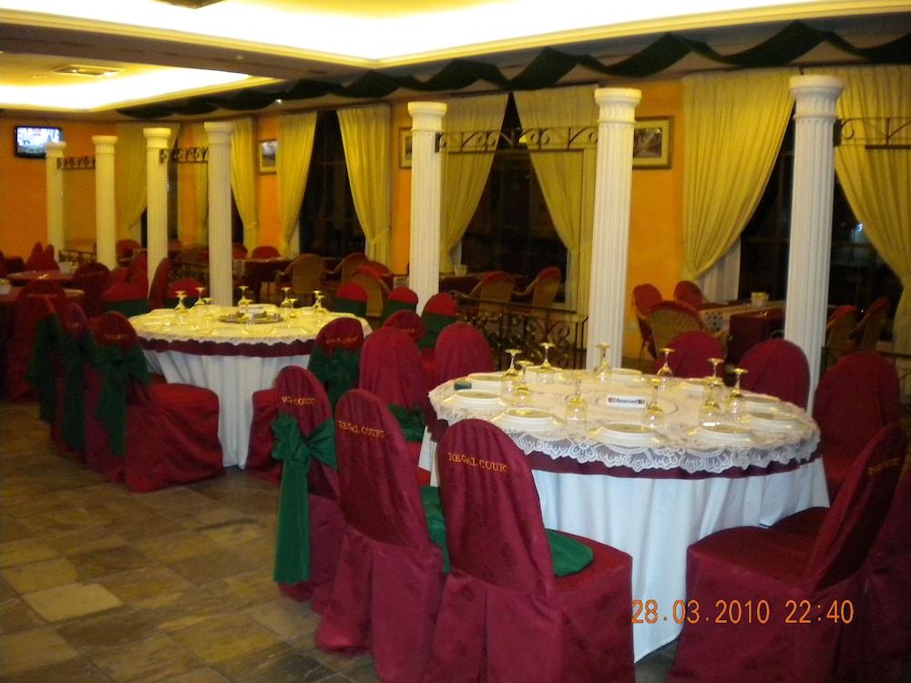 Regal Court Hotel Kuching Esterno foto