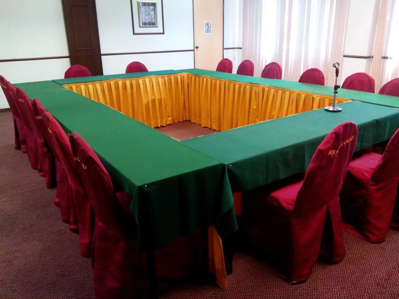 Regal Court Hotel Kuching Esterno foto
