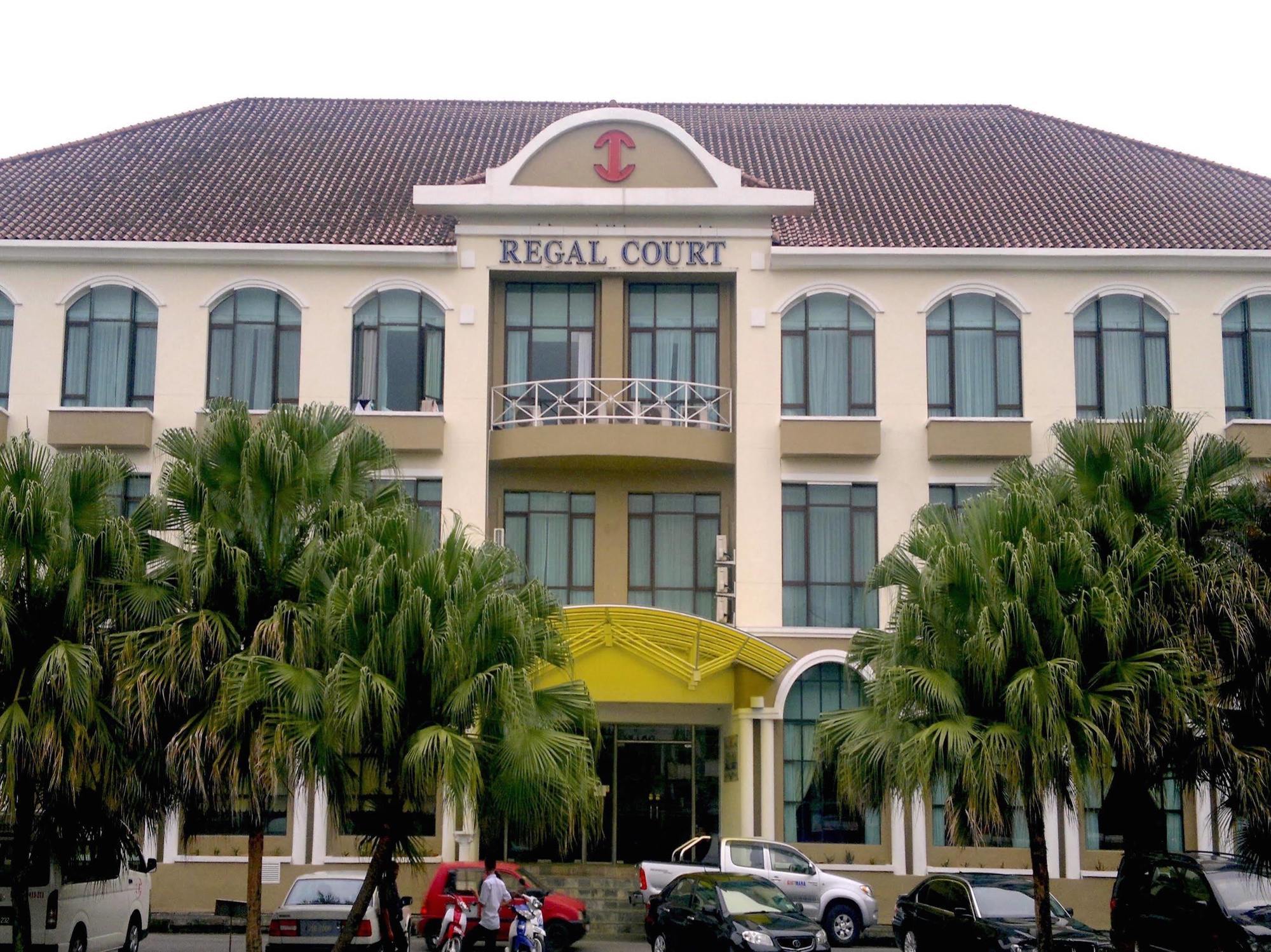 Regal Court Hotel Kuching Esterno foto