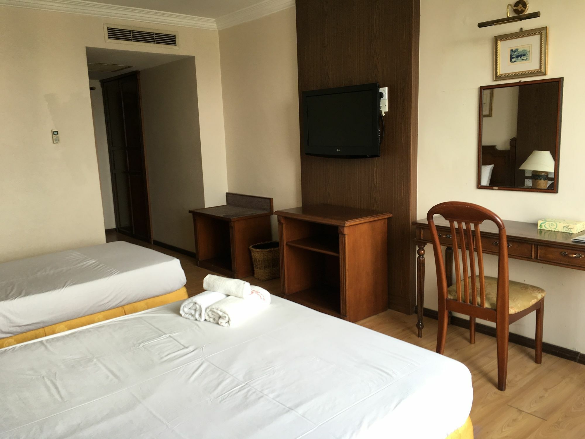 Regal Court Hotel Kuching Esterno foto