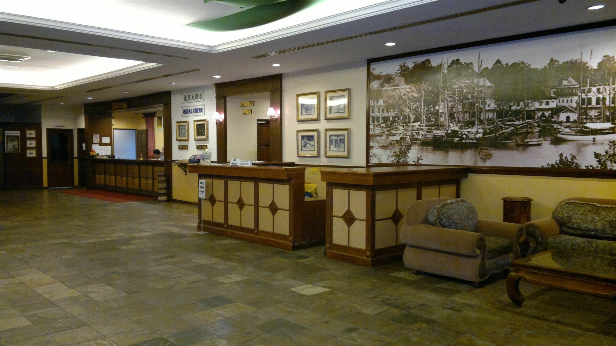 Regal Court Hotel Kuching Esterno foto